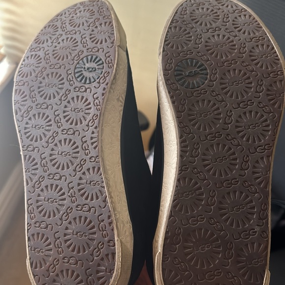 UGG Sneakers size 9.5 Woman’s- Black - Picture 9 of 10
